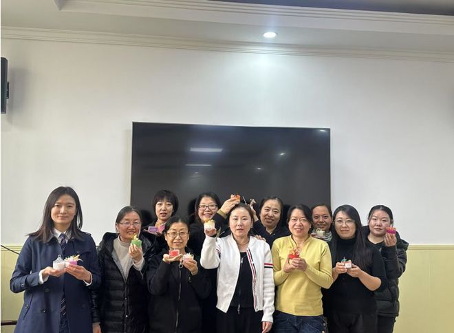 展“三八妇女节”手工制作香薰蜡活动AG真人娱乐网址市国资管理公司开(图2)